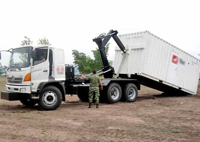 Plataforma con sistema Autocargue (Ampliroll) instalado sobre camión pesado