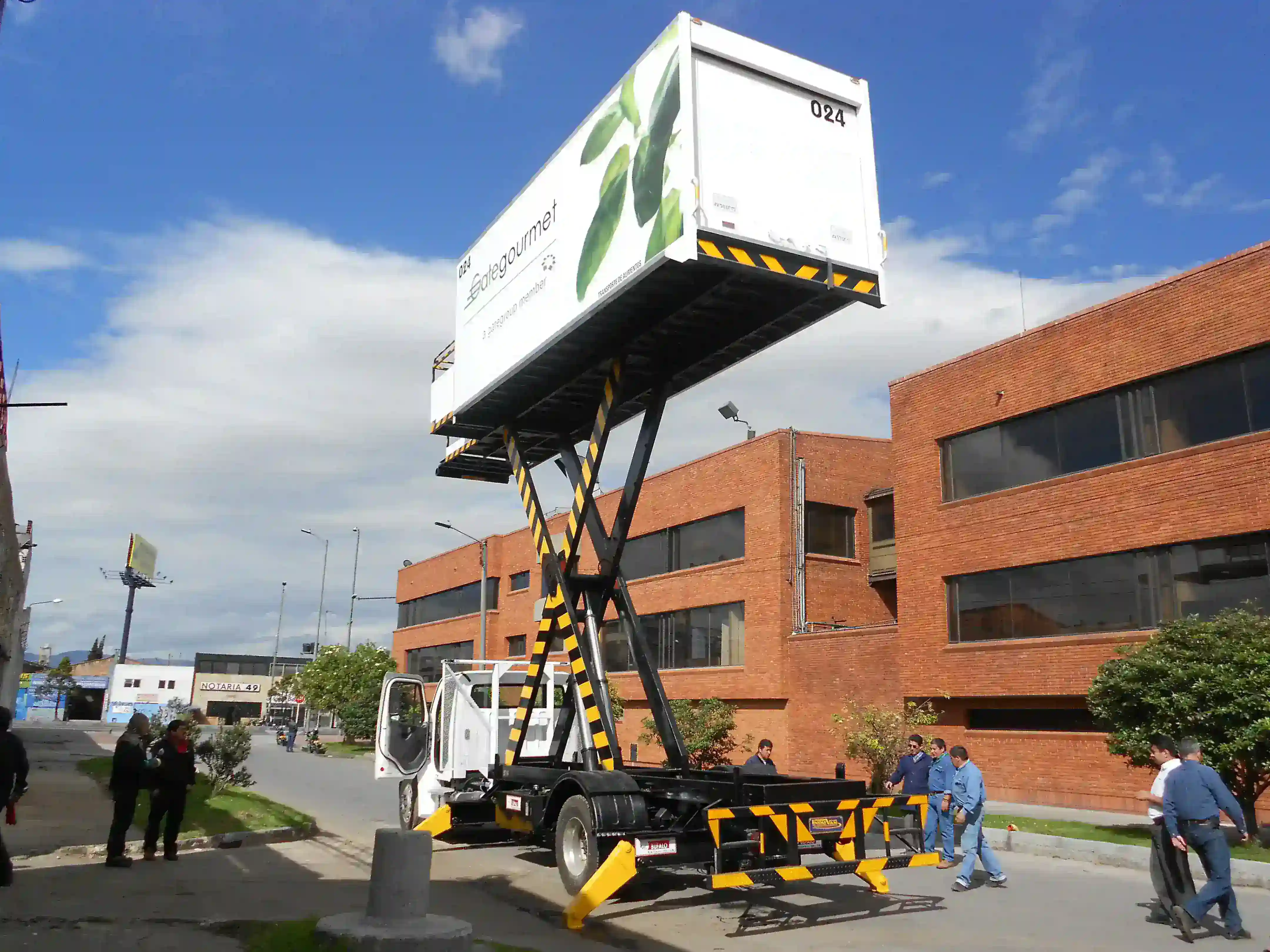 Plataforma elevada en posición