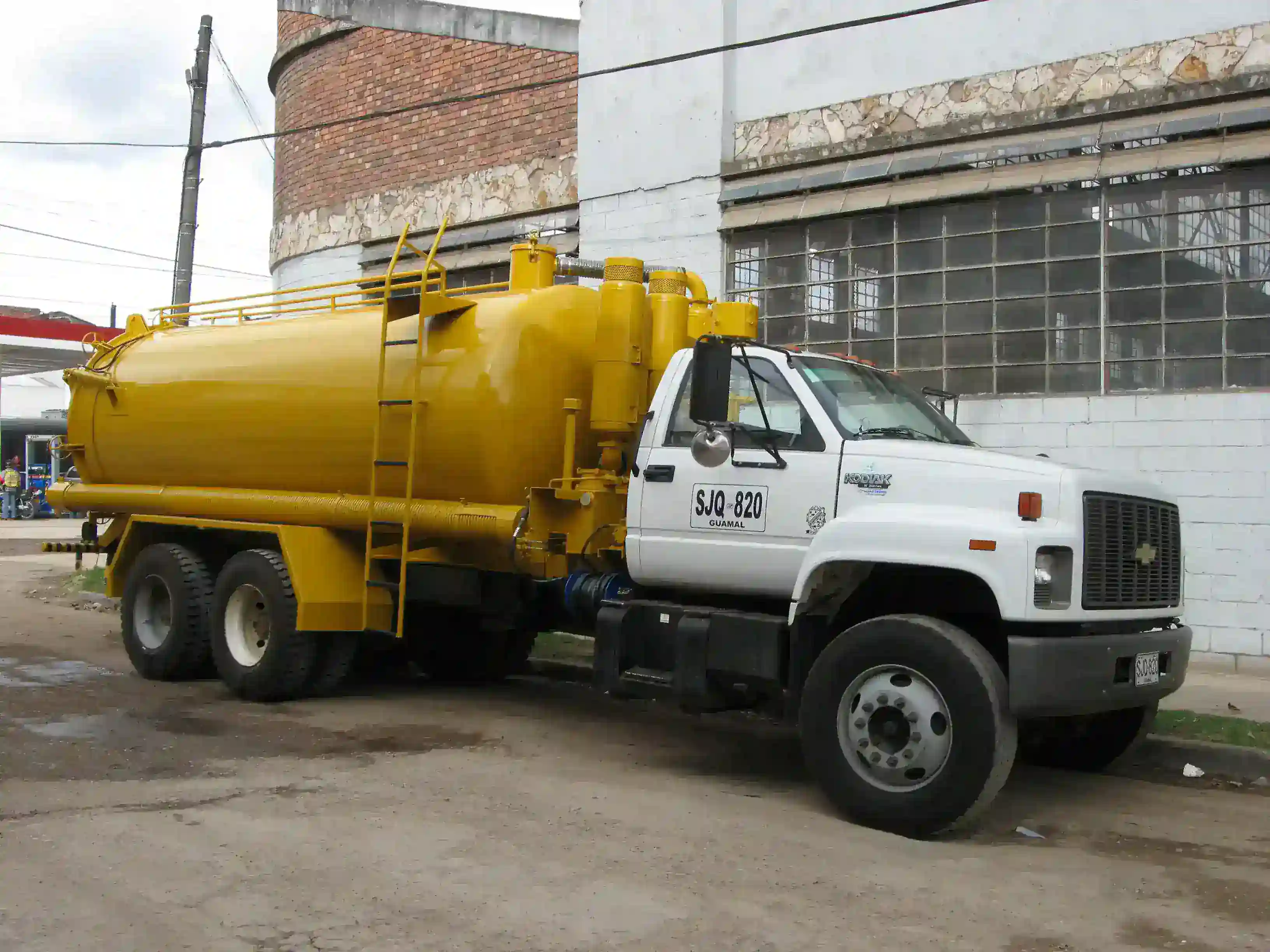 Equipo de contención de hidrocarburos